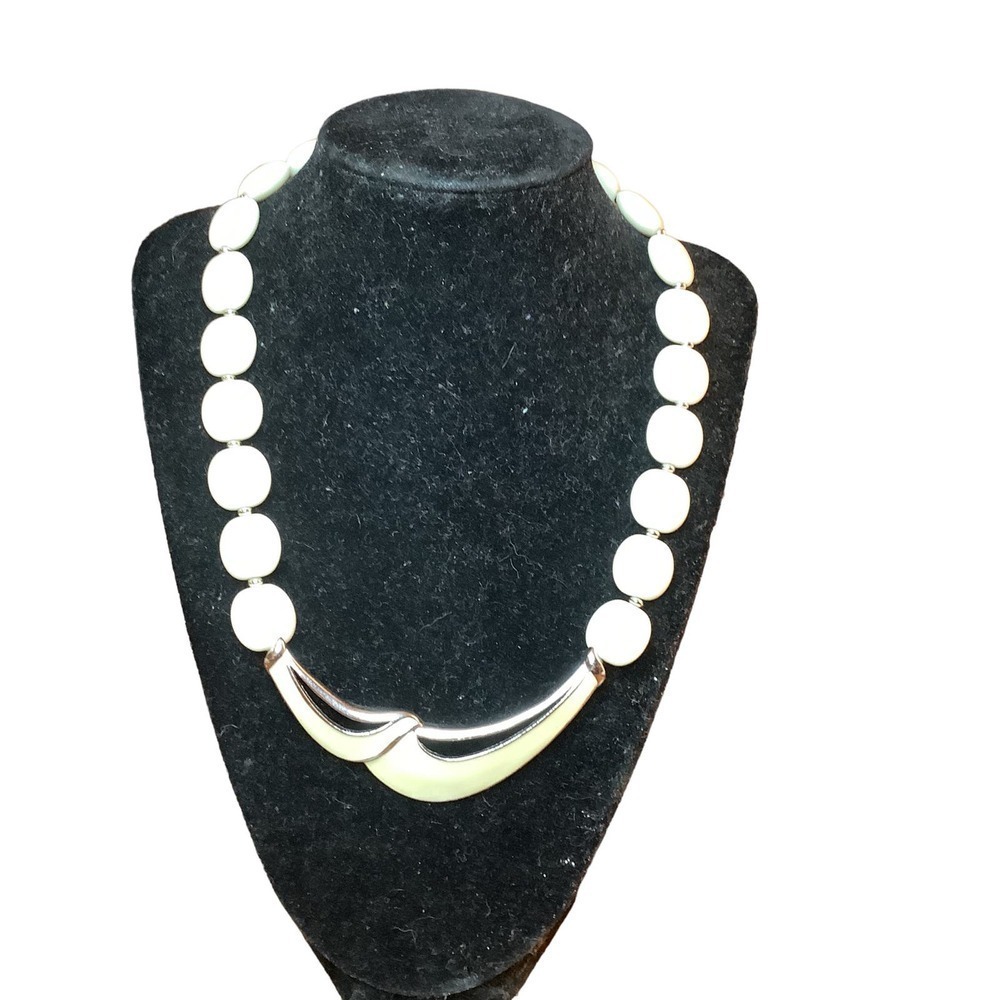 CROWN TRIFARI WHITE Enamel Beaded Necklace 70’s 80’s
